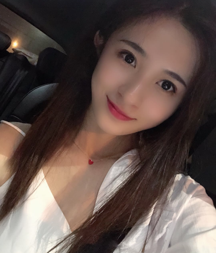 爱笑兼职小姐姐