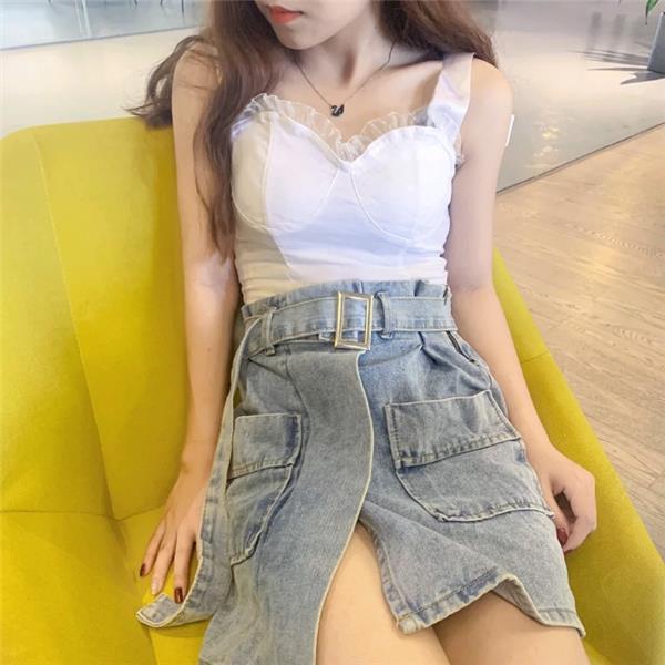 体验胸大性感的兼职年轻妹子艾雪，kouhuo相当不赖风Sao的很！